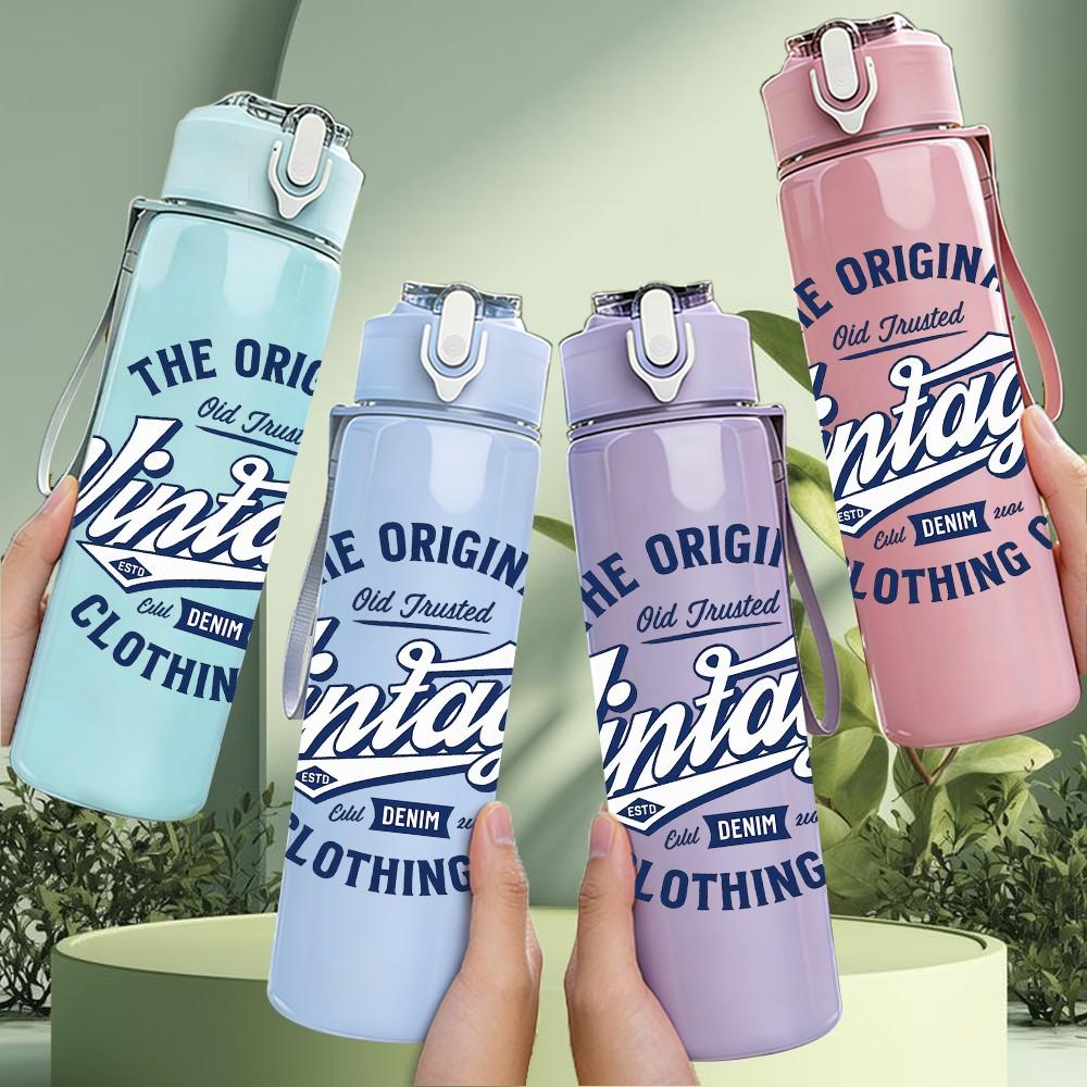 1PC The Original Vintage Clothing Badge Print 750ml Color Plastic Sports Water Bottle Leakproof Flip Straw Lid Suitable for Sports Office Home Use