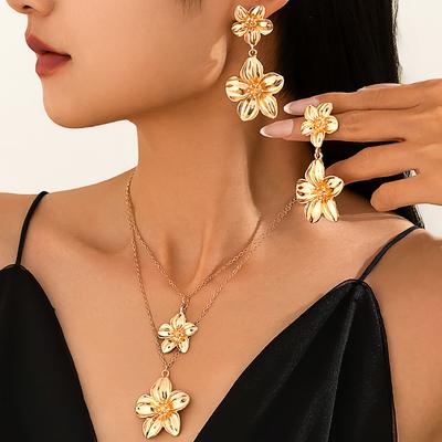 Necklace Fashion Design Five-petal Flower Pendant Item Jewelry, Retro Three-dimensional Flower Necklace