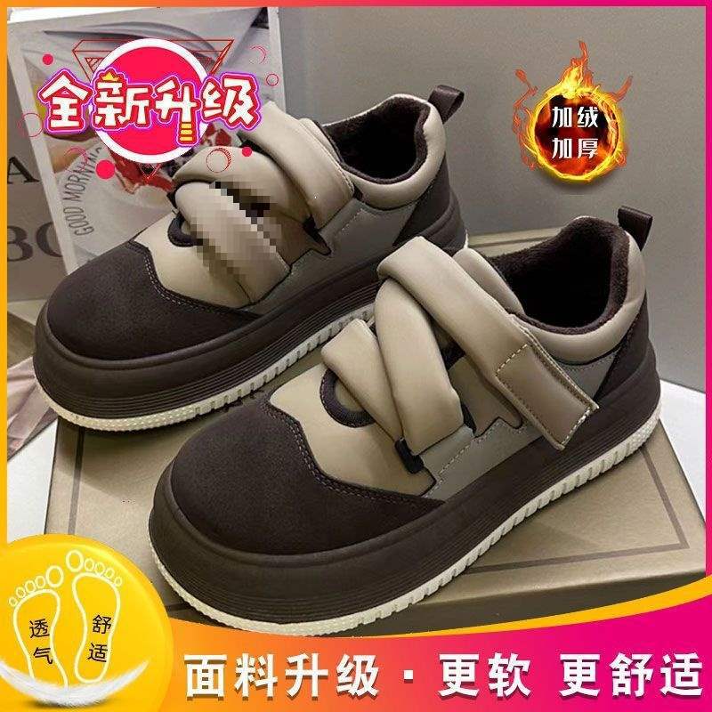 Thick-soled autumn and winter 2025 velvet casual bread shoes women's warm new magic sports board shoes sneakers
