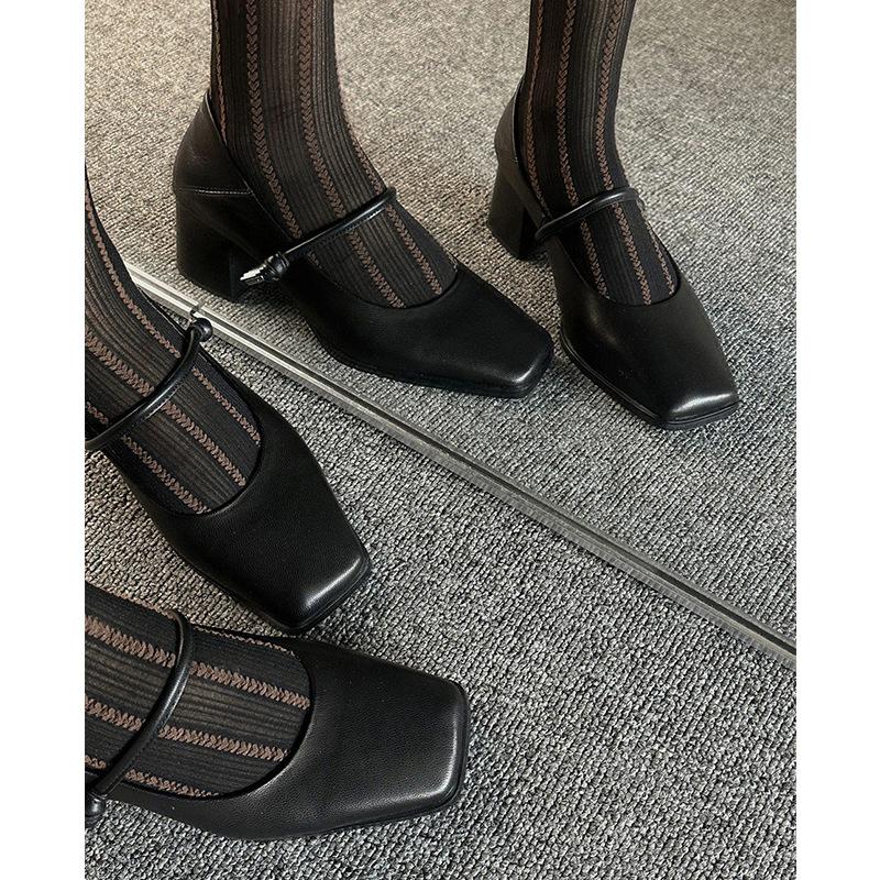 Absolutely! Retro Mary Jane shoes 2025 French temperament black word with square head thick heel single shoes with skirt