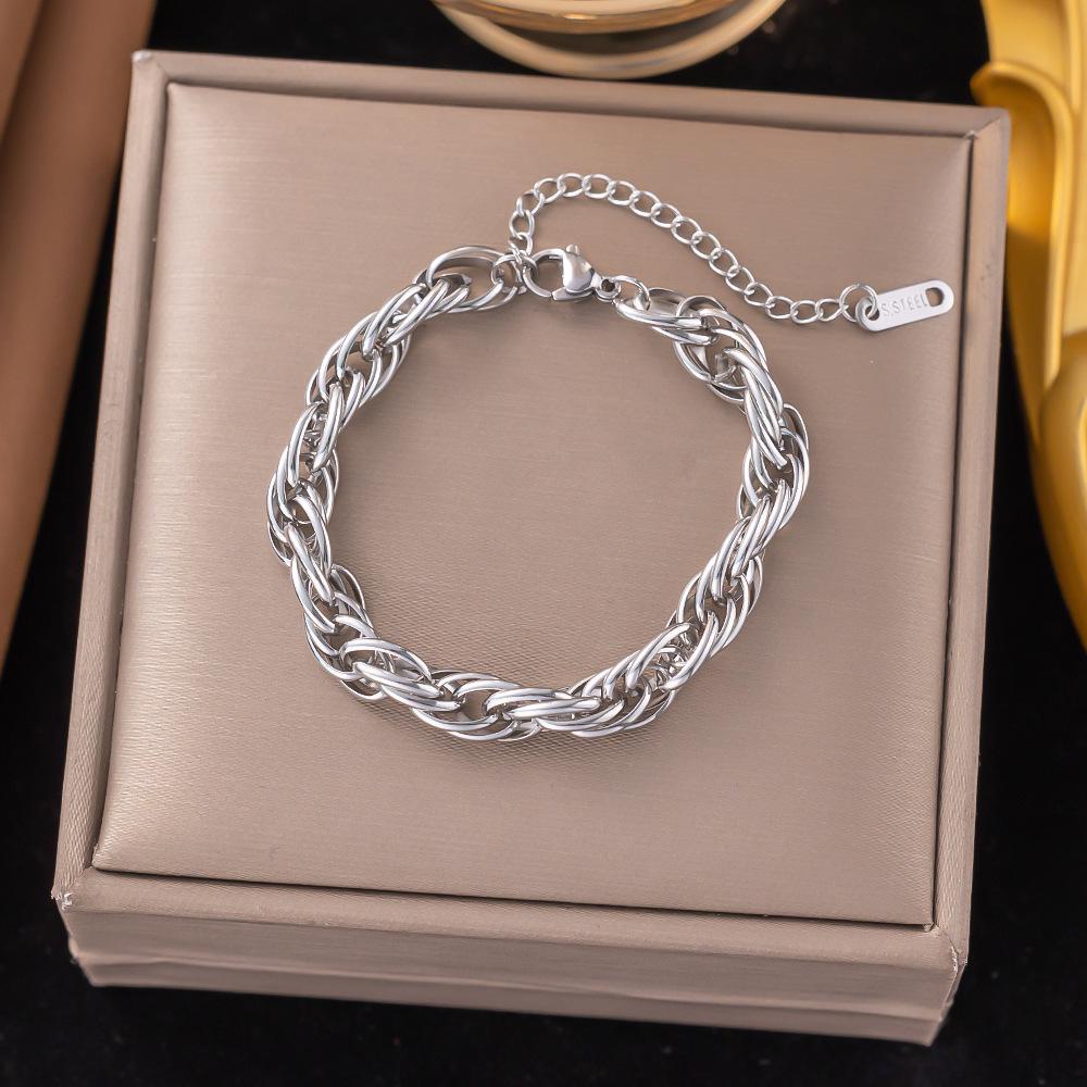 Preferred Bracelet 2: Qi Yun Fashionable Stainless Steel Cross Bracelet - Trendy, Statement, Light Luxury Jewelry.