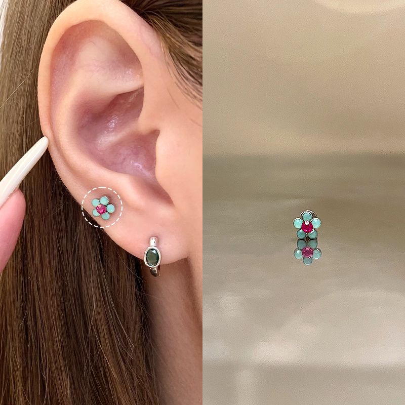 

Двойные ушные отверстия! Магазин Ringring Титановая сталь Красивые серьги-пусеты Серьги-цветы Женские серьги Кольца для ушей Серьги Края Ушной хрящ Пусеты Pink green color matching flower 1