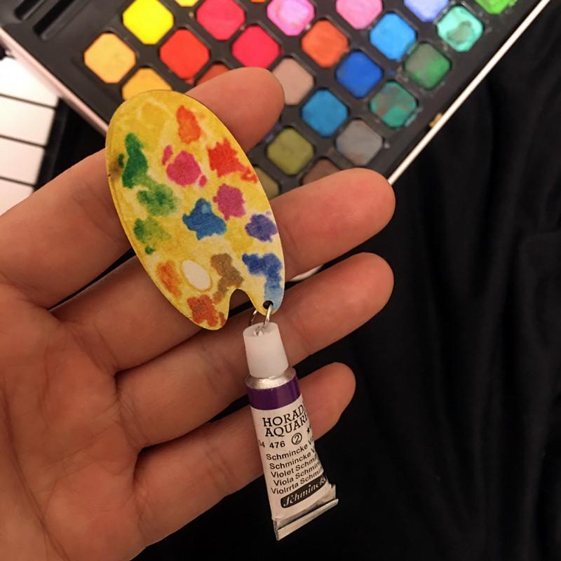 

Художественная брошь в виде палитры акварельных красок — забавный аксессуар ручной работы для студентов фиолетовый
