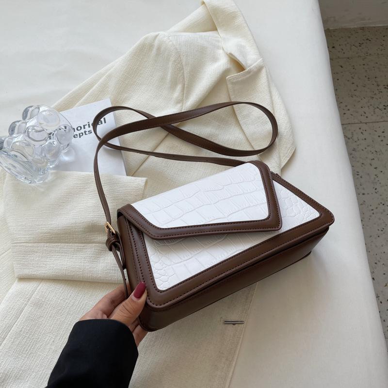 

2025 summer new casual armpit bag high value simple contrasting color shoulder messenger bag fashionable women s bag грязно-белый