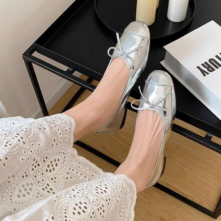 

Версия из овчины~ Кожаные туфли-балетки с милым бантом и серебристым светлым мыском, женские туфли на плоской подошве с квадратным носком, туфли для бабушки, ladyshoes 40 серебряный