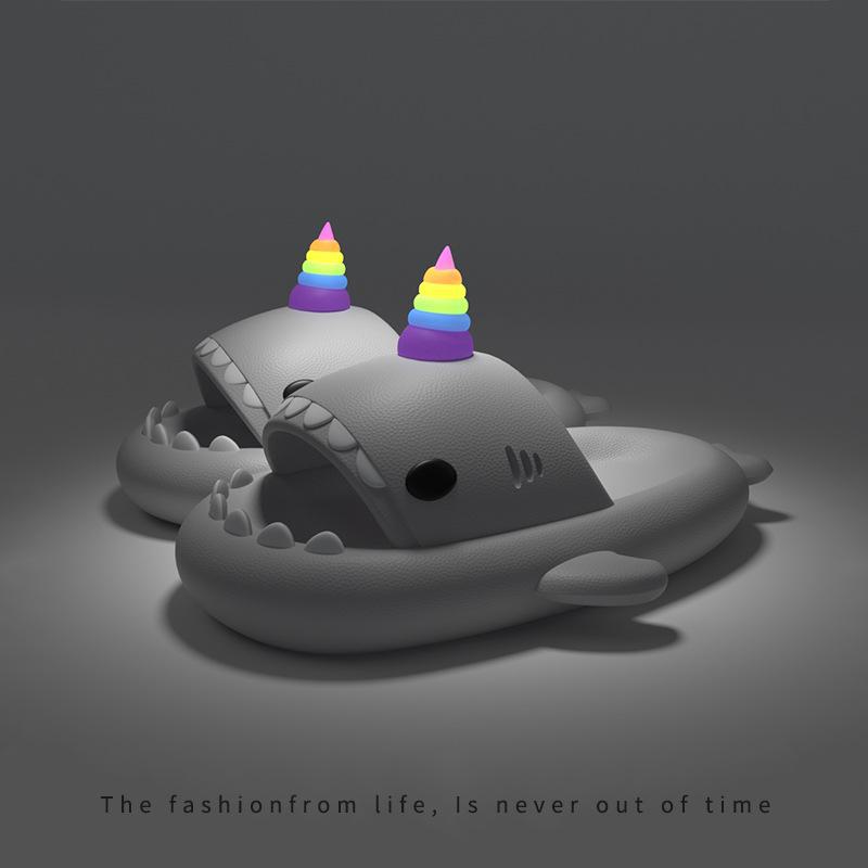 

Жіночі літні тапочки з акулою-єдинорогом, що світяться - товста підошва, антибактеріальний матеріал EVA, зручні для пари 44/45 сірий