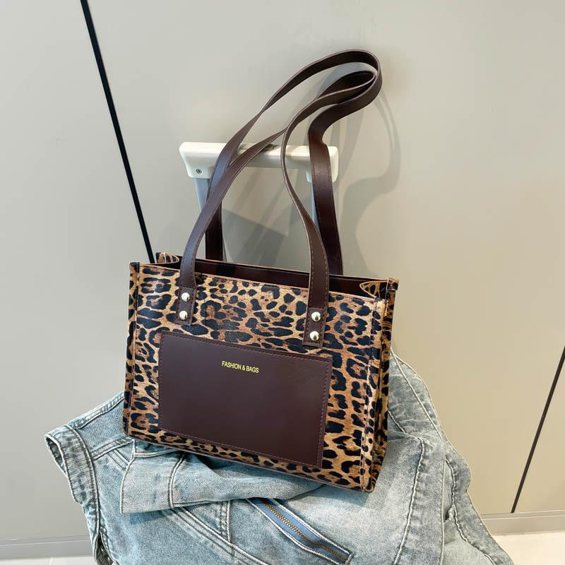 

Нишевый дизайн персонализированная повседневная сумка популярная женская 2025 новая ретро простая сумка-мессенджер трендовая сумка-тоут