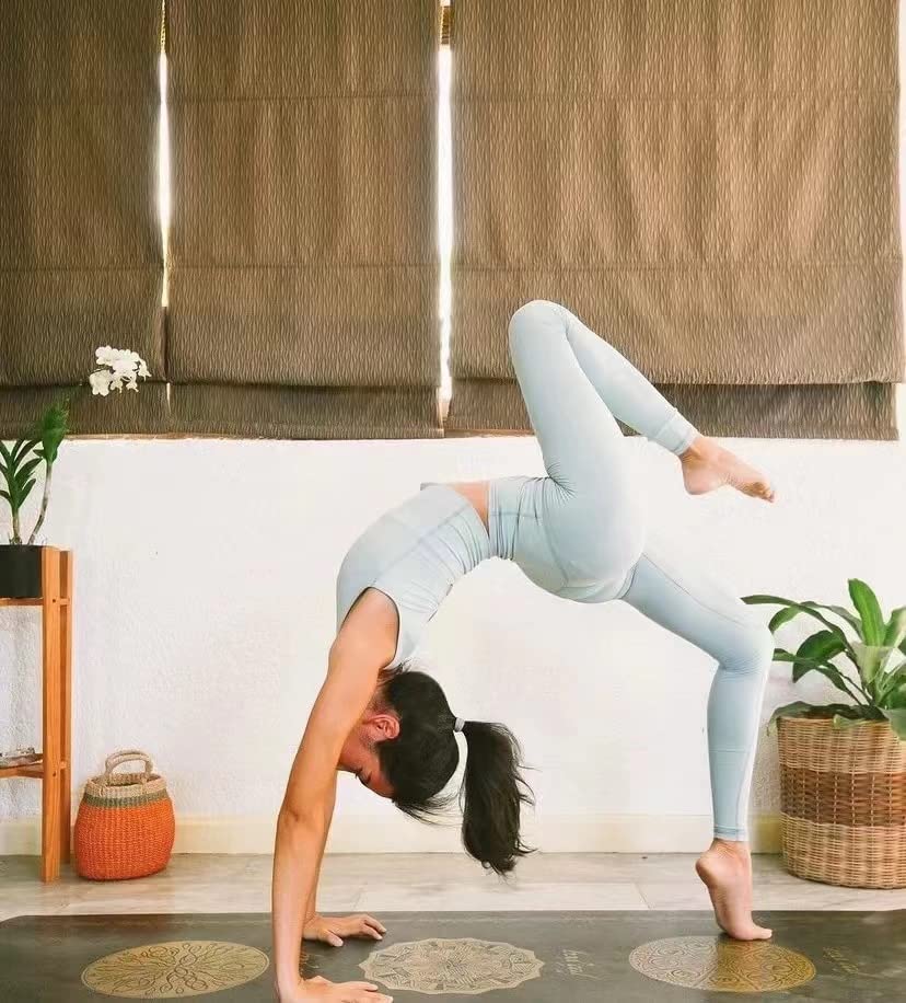 REN JIAN YOU WEI Sandelholz und Fruchtig-Blumige Räucherstäbchen mit 40 Stäbchen Räucherwerk, Agarholz, Duft, Halter, (Hainan Chenxiang)