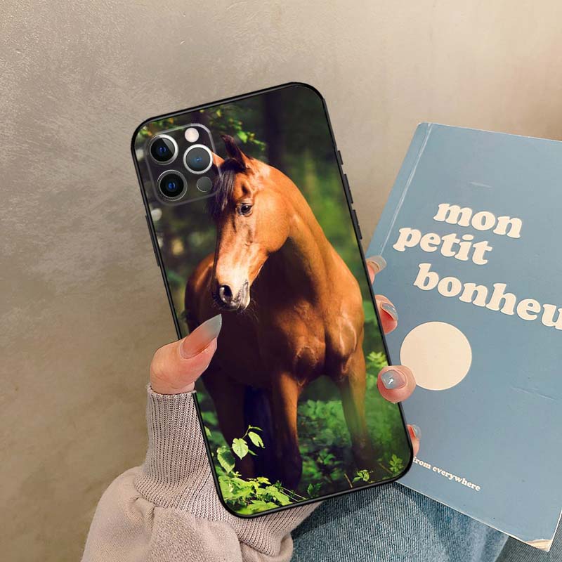 Beautiful Elegant Brown Horses Case For iPhone 17 Air 14 16 15 11 12 13 Pro Max 12 mini XR 15 16 Plus 16e Back Cover Shell