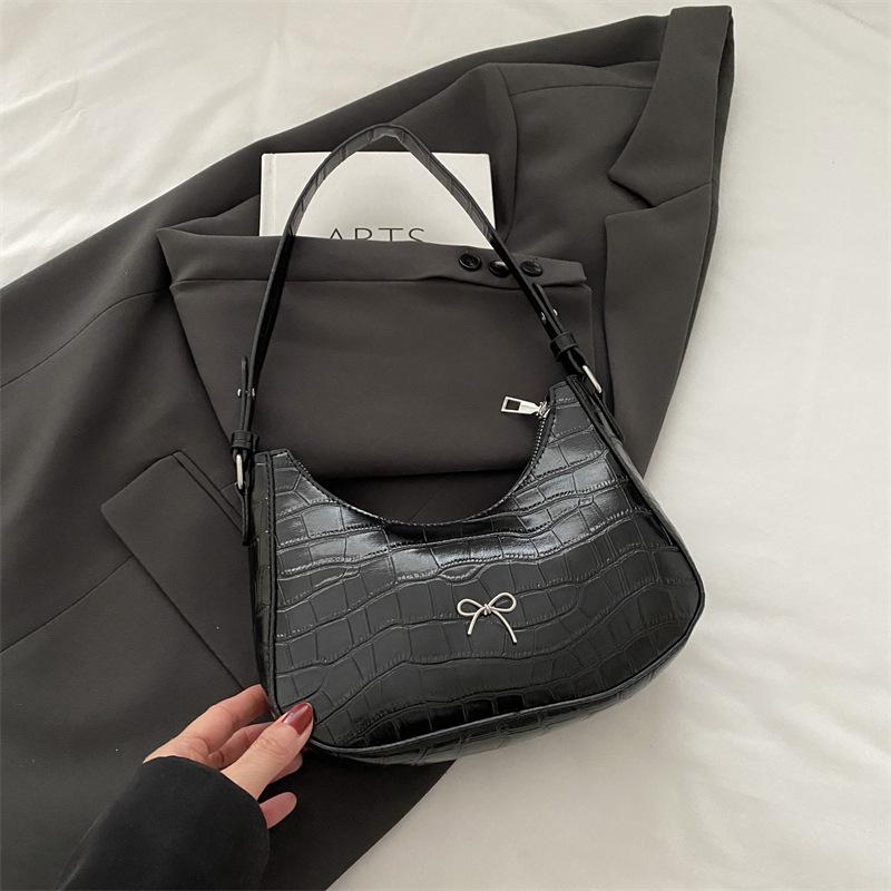 

Женская маленькая сумка под мышкой высокой стоимости 2025 весна-лето новая модная универсальная одноплечевая нишевого дизайна сумочка чёрный