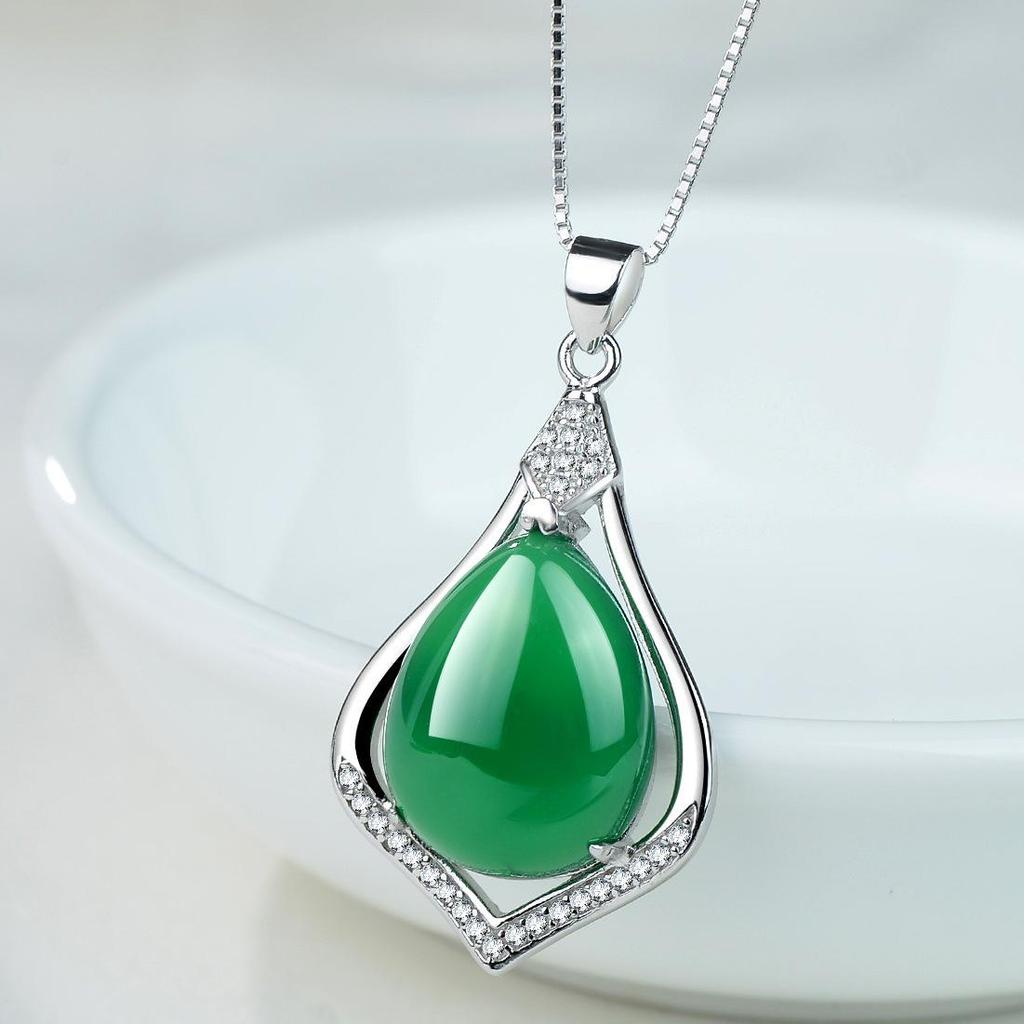 Elegant Silver-Plated Copper Necklace with Green Chalcedony Pendant – Fashionable Teardrop Pendant for Women