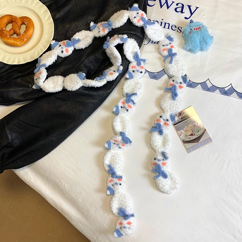 Luochi Handmade Crochet Snowman Scarf: Cozy Autumn/Winter Neck Warmer, Perfect for a Snowy Atmosphere