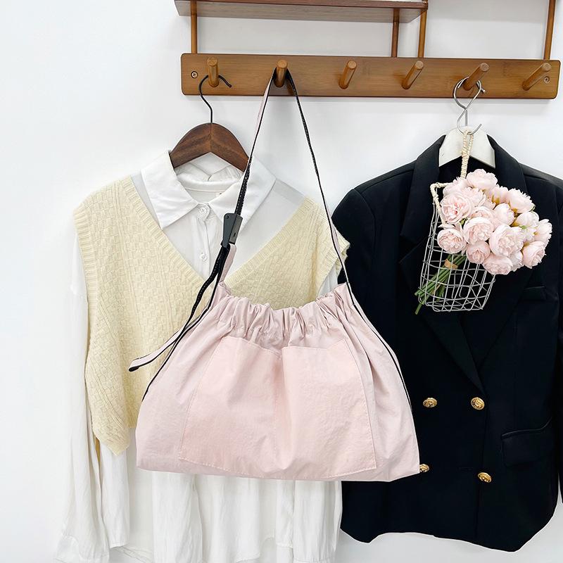 Spring and Summer New Women's Shoulder Bag Casual Niche Design 2025 Spring Messenger Bag Trendy Personalized Bucket Bag