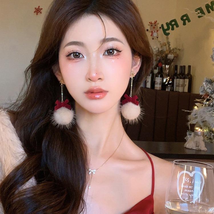 Christmas Plush Ball Bow Stud Earrings, New Popular Earrings, Women's Niche Light Luxury High-end Earrings