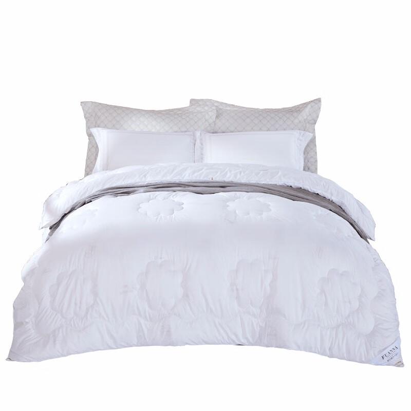 Fuanna Colton All-Season Nine-Hole Fiber Quilt