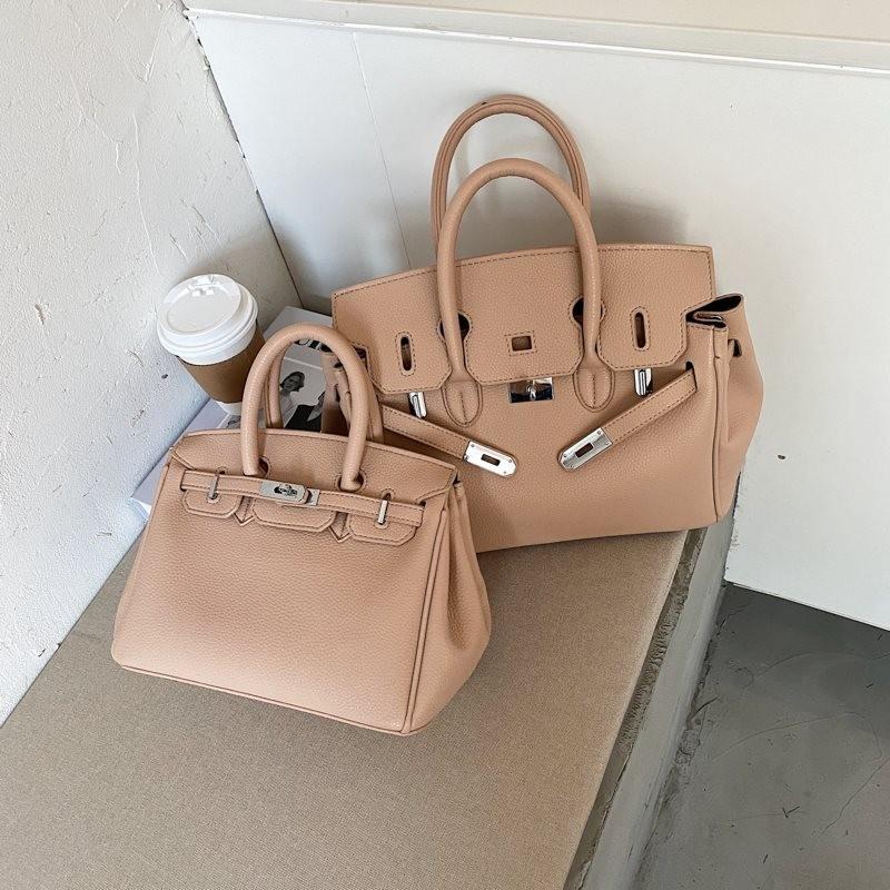 Stylish Large Capacity Tote Bag For Women With Fashionable Design And Versatile Use