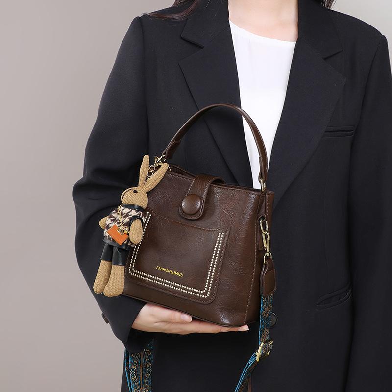 Bucket Bag 2025 New Autumn Winter Genuine Leather Women's Bag Vintage Wide Shoulder Strap Fashion Single Shoulder Bag Crossbody Bag Tote Bag
