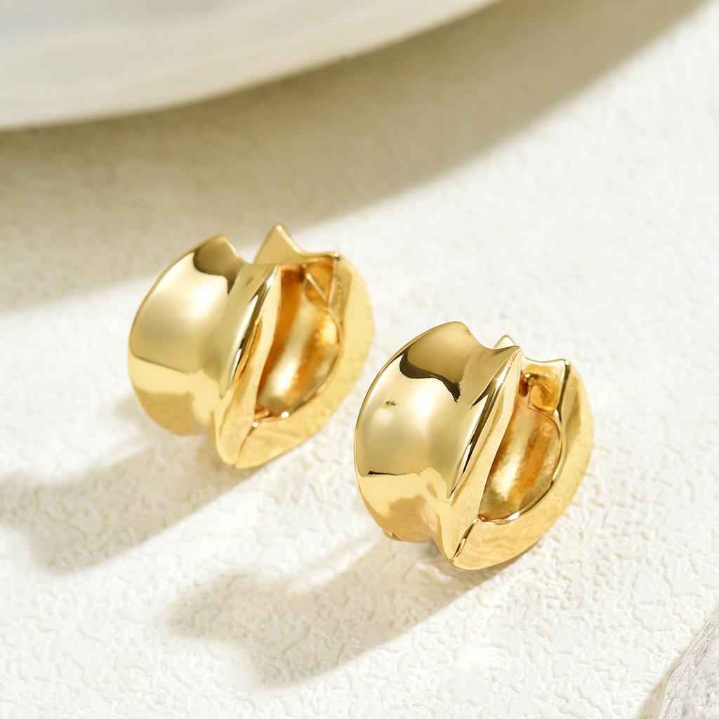 European and American Jewelry Geometric Smooth Surface Light Luxury Hollow Design Earrings Niche Versatile High-end Stud Earrings Women