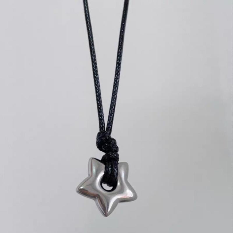 Hollow Five-pointed Star Necklace Female Temperament Clavicle Chain High Sense Chokers Korean Version Student Jewelry