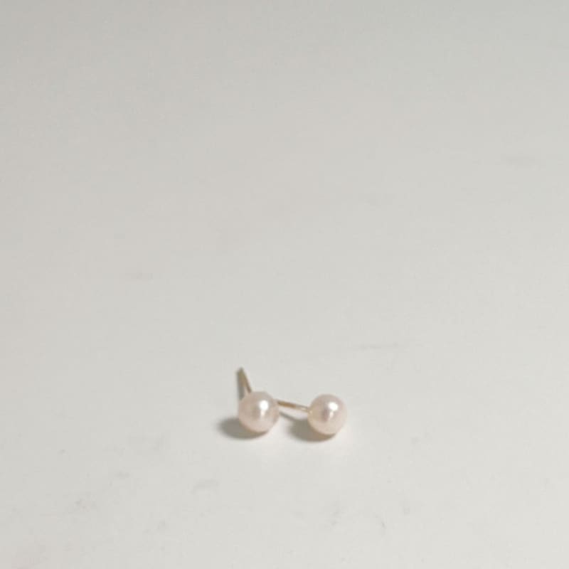 

objet213 Classic natural pearl stud earrings Original