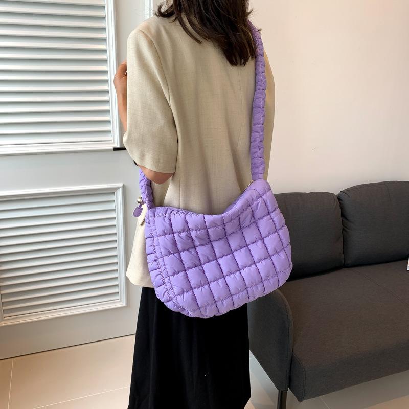 2025 New Tote Bag Fashion Handbag Women's Simple Large Capacity Personalized Armpit Bag Trend Simple