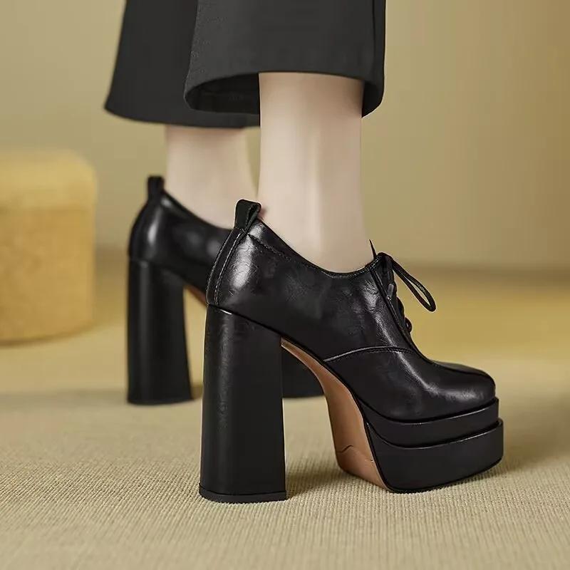 Lackleder Blockabsatz Einzelne Schuhe Frühling Herbst 2026 Neue High Heels Schnürung Plateau-Schuhe für Damen