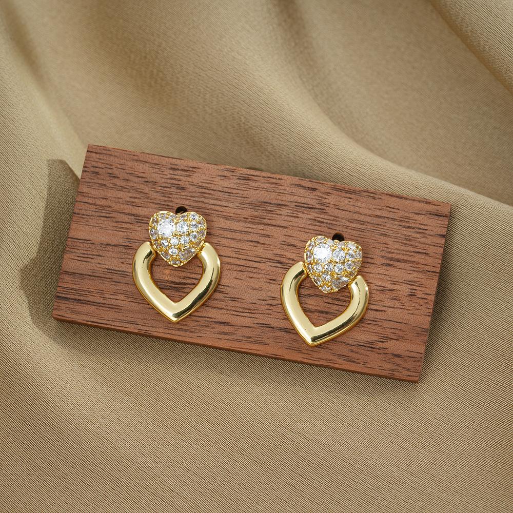 Kadınlar İçin Aşk Odaklı Zirkon Niş Hafif Lüks Yeni Stil Tasarım Küpe Seti