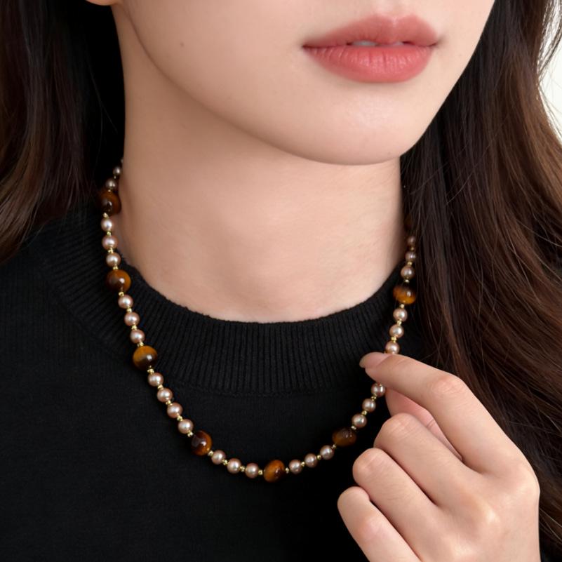 Colar de Contas Olho de Tigre Maillard: Corrente de Clavícula Elegante e Versátil com Senso de Design Único.