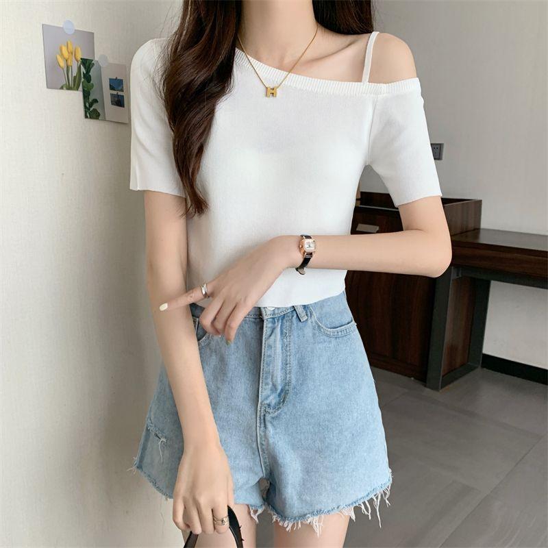 High End Chic a Krásné Tričko se Šikmým Límcem a Odkrytým Ramenem Krátký Pletený Top Léto Ledové Hedvábí Ramenní Tričko Krátký Rukáv