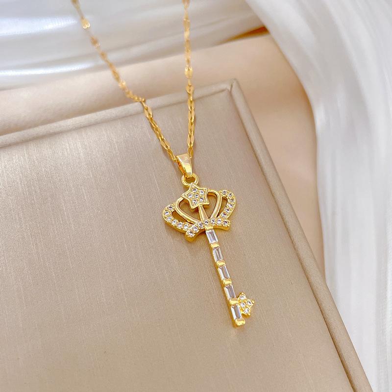 Crown Key Light Luxury Banquet Wedding Necklace Women'S Versatile Collarbone Chain Titanium Steel Chain