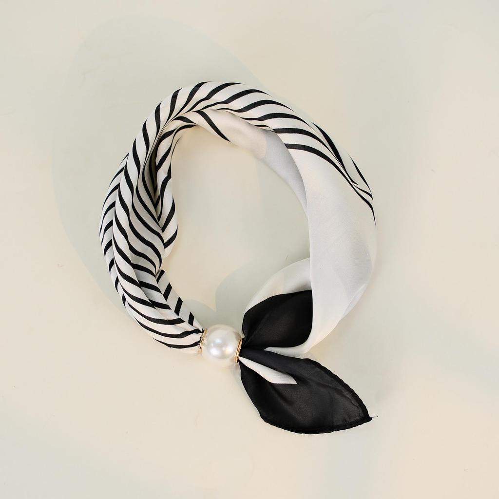 Elegante Sciarpa di Seta Magnetica con Fiori di Cashmere a Pois