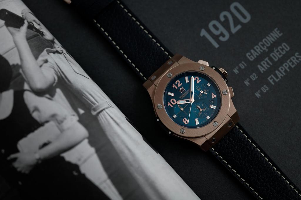 New Model [HYAKUICHI 101] Men's Watch, 100m Water Resistant, Chronograph, Date Display, Leather Strap, Pink Gold and Midnight Blue