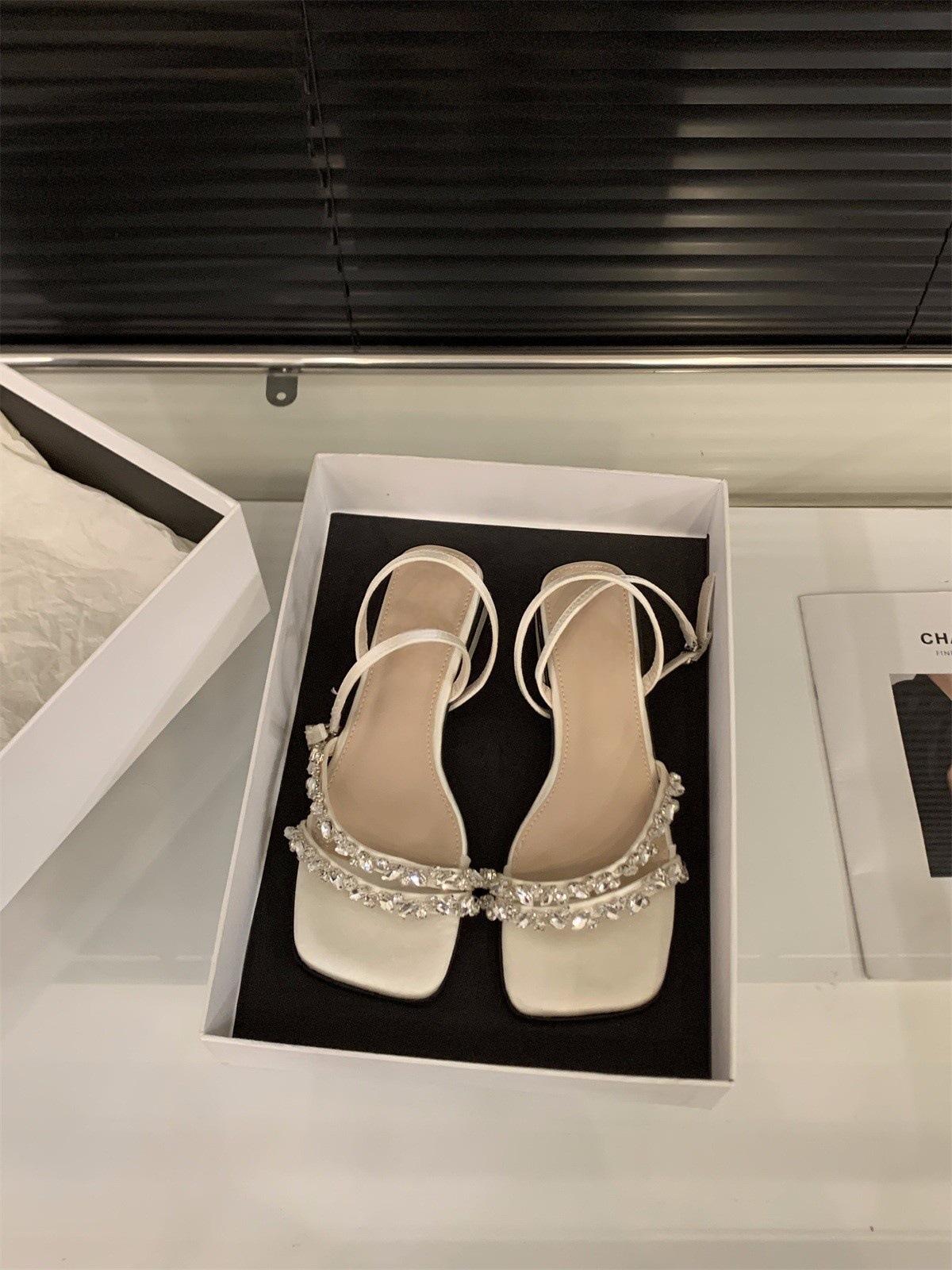 

Coarse heel rhinestone strap sandals fairy shoes 2025 new summer French black temperament with skirt Roman shoes 40