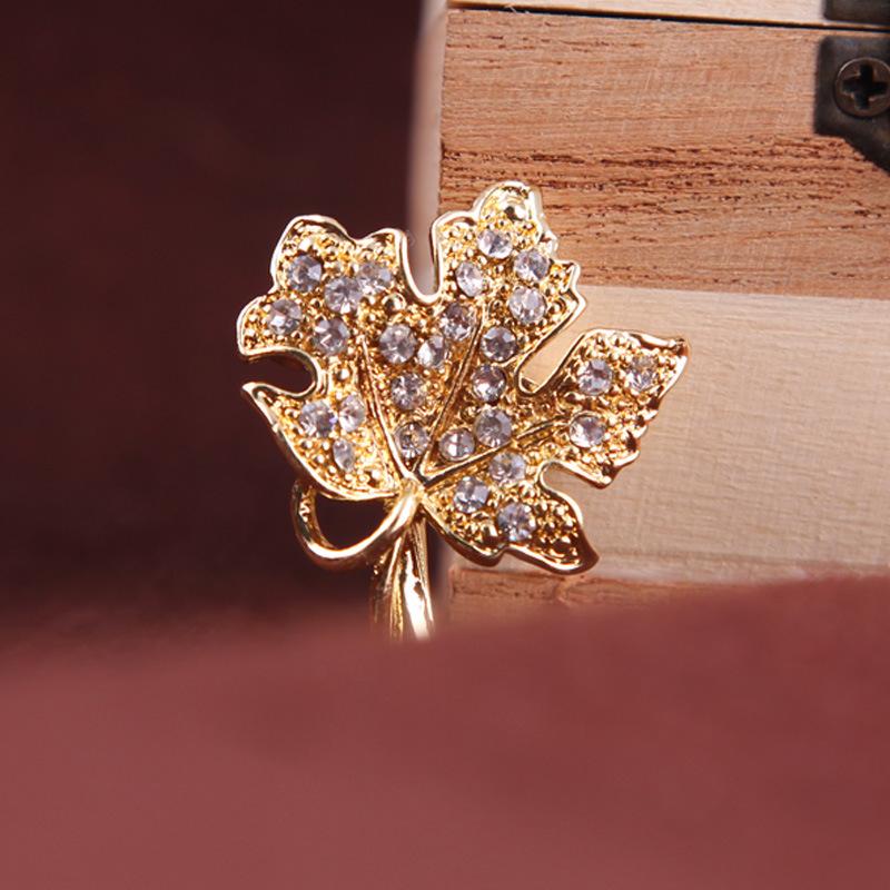 Popular Rhinestone Mini Maple Leaf Lapel Pin Collar Buckle Men and Women Brooch Accessories Corsage Flower Accessories Perfect Gift for Couples