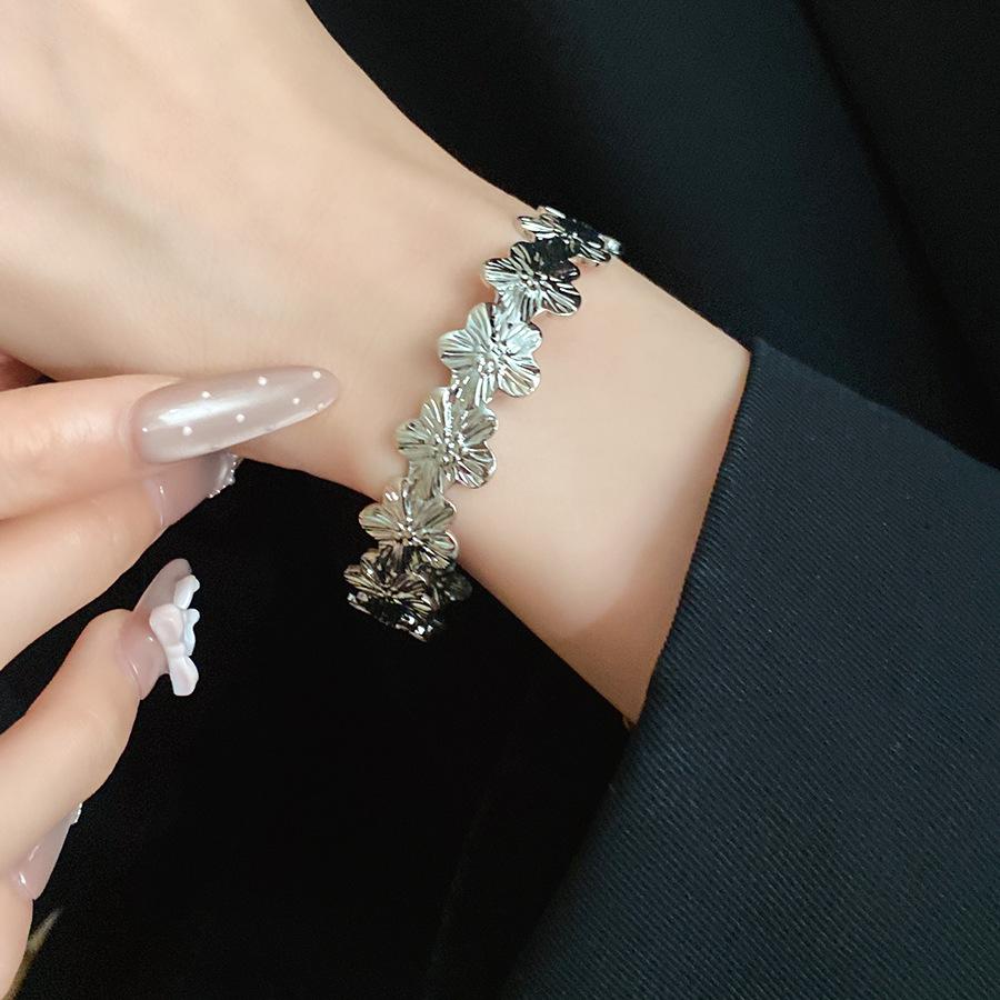 Metallisch Minimalistisch Unregelmäßige Armbänder Damen Mehrschichtig Blume Geometrisch Offener Armreif Stilvoll Exquisit Bankett Schmuck Geschenke