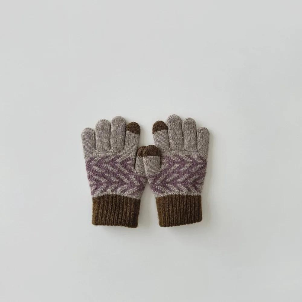 

Fashion Childrens Neck Hanging Gloves Winter Western Style Cold Resistant Five Finger Gloves Warm Retro Patterned Woolen Gloves