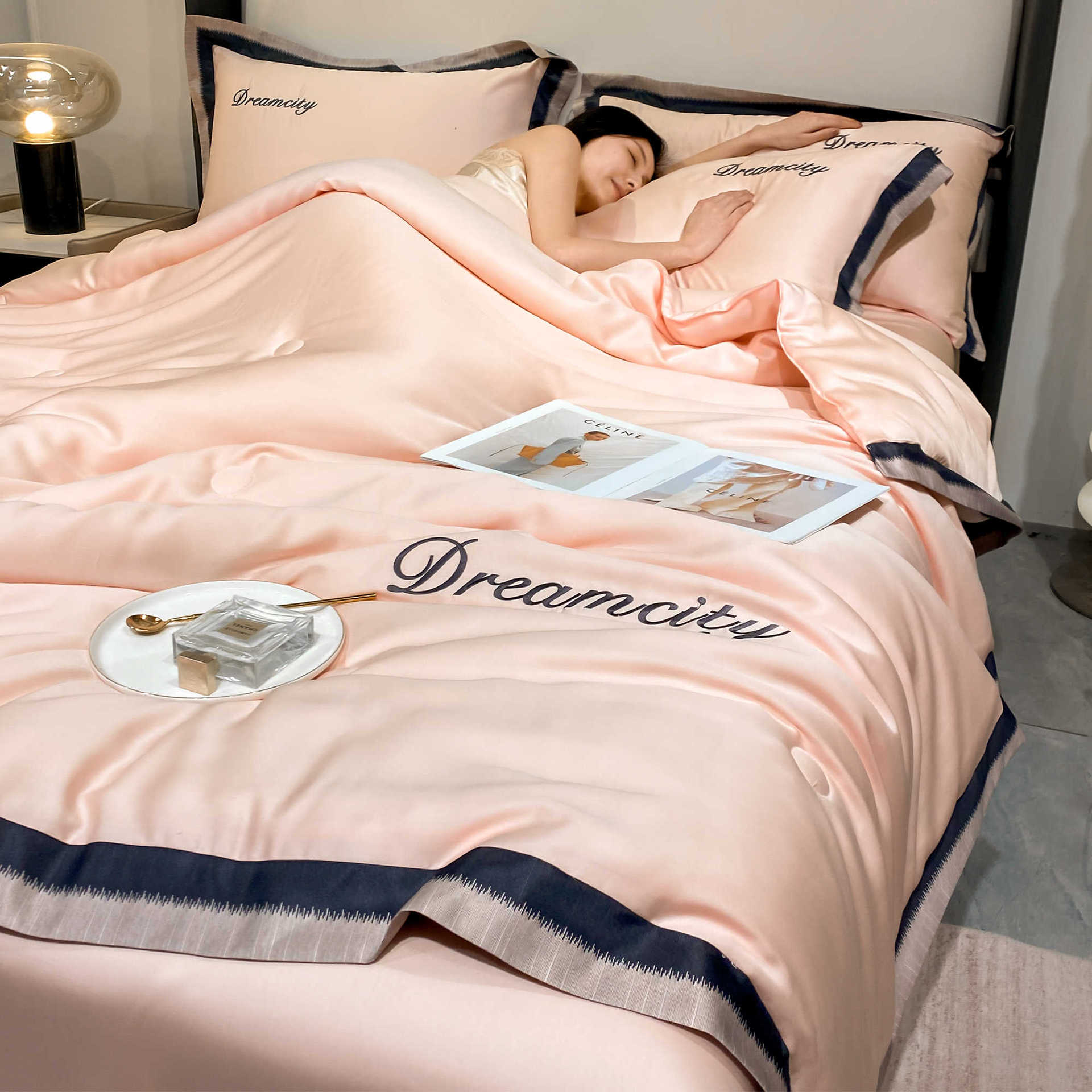 

Летнее одеяло, кондиционер, одеяло, комплект из 4 предметов, ледяной шелк, прохладное ощущение, можно стирать, летнее одеяло 1.8m