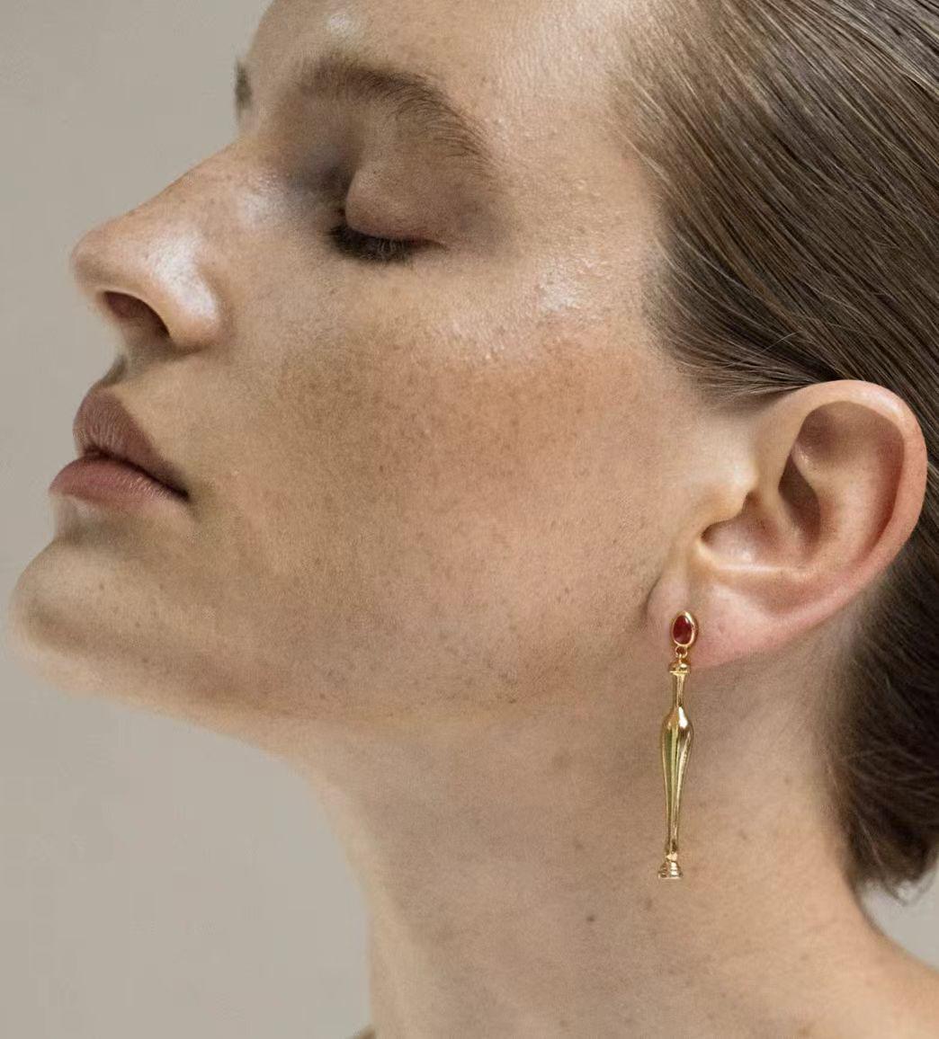 

Red Agate Slim Neck Vase Earrings: Personalized Artistic Design for Women, Luxury High-End Feel Drop Earrings