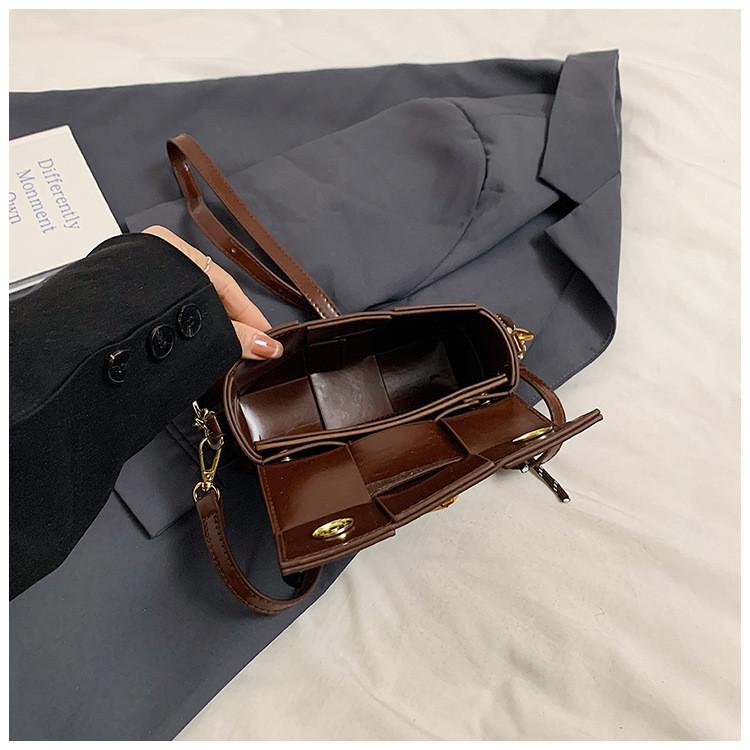 Ielgy Shoulder Messenger Bag Fashion Portable Woven Underarm Small Square Bag