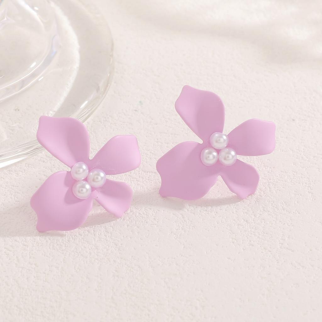 European and American pearl flower stud earrings white colored petal earrings women's high sense light luxury temperament niche earrings