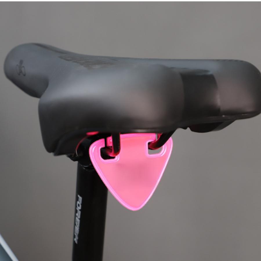 Bicycle night reflective warning taillight with emergency power backup. Suitable for mountain roads.