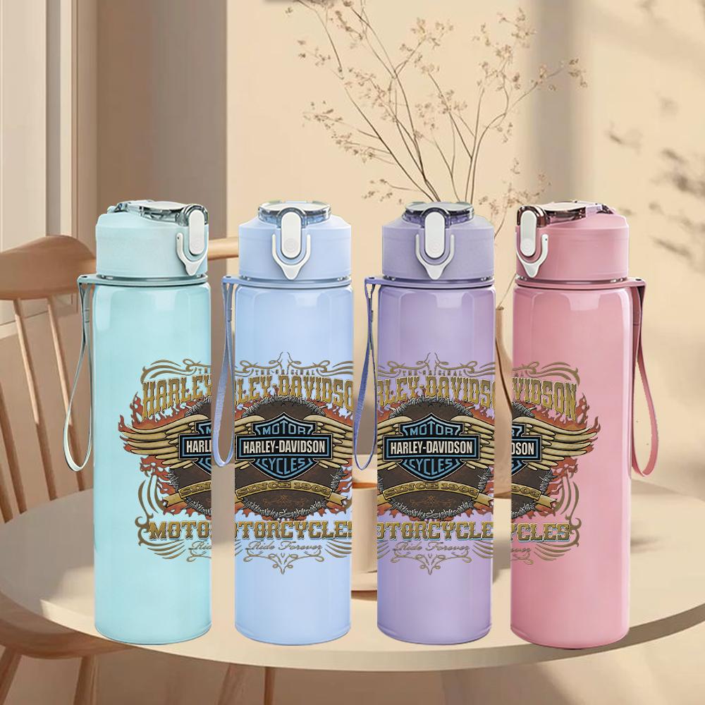 1PC Vintage ornate western crest print 750ml colorful plastic sports water bottle leakproof pop up lid with straw for outdoor work home use