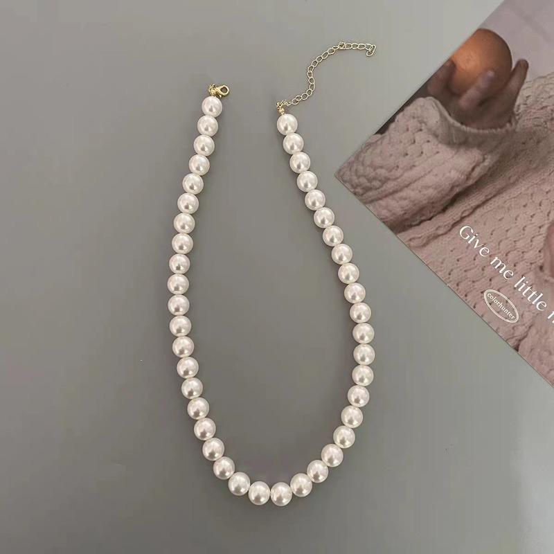Luxury-like Imitation Pearl Necklace for Women, A High-end and Fashionable Collar Chain Neckpiece.
