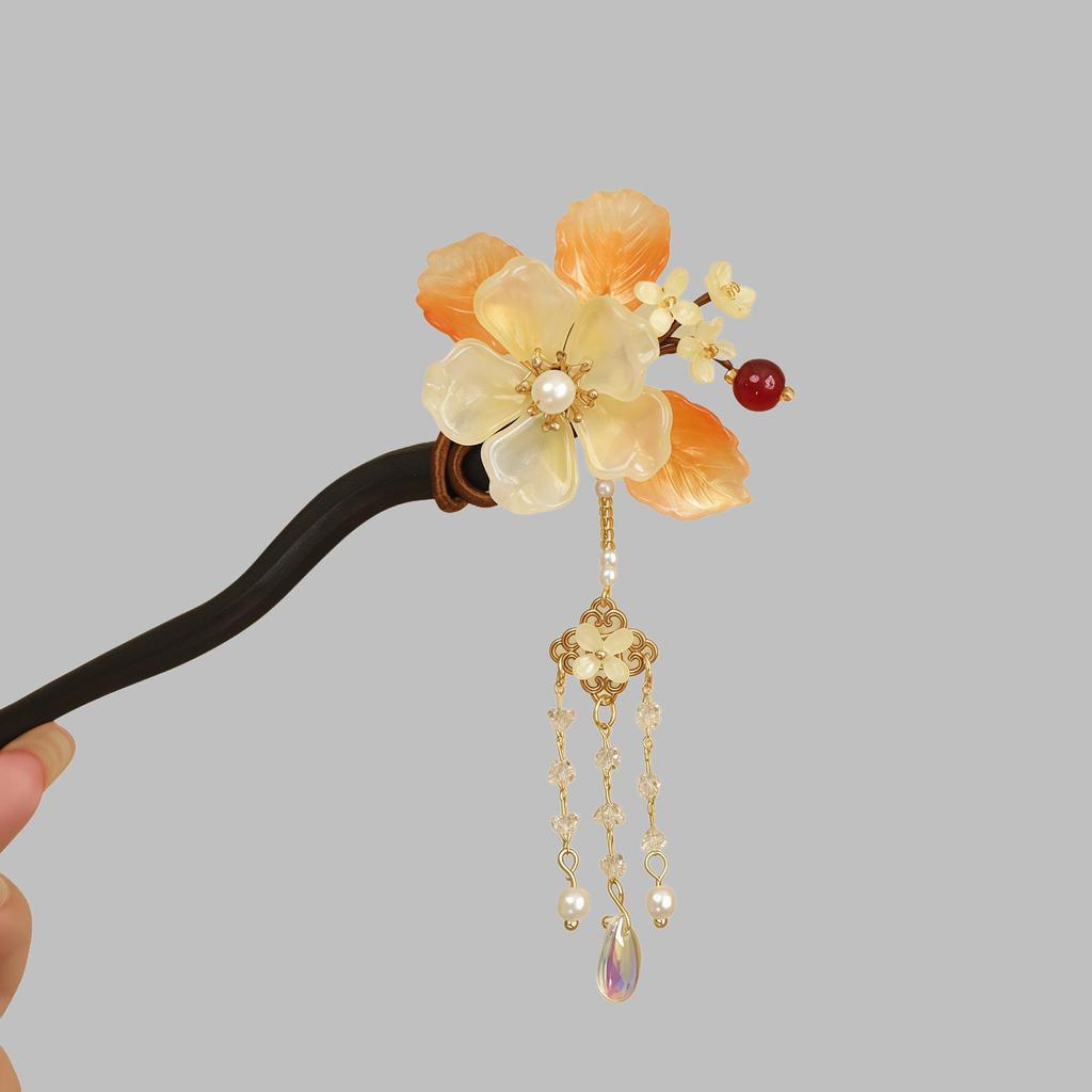 Hanfu Headdress: Retro Chinese Tassel Hairpin with Cheongsam Style