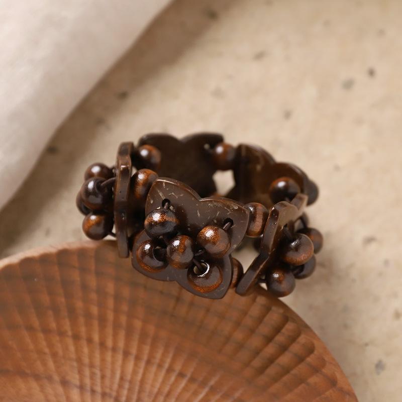 Female Bohemian Retro Coconut Shell Bracelet with Ethnic Style Beaded Charm Bracelet