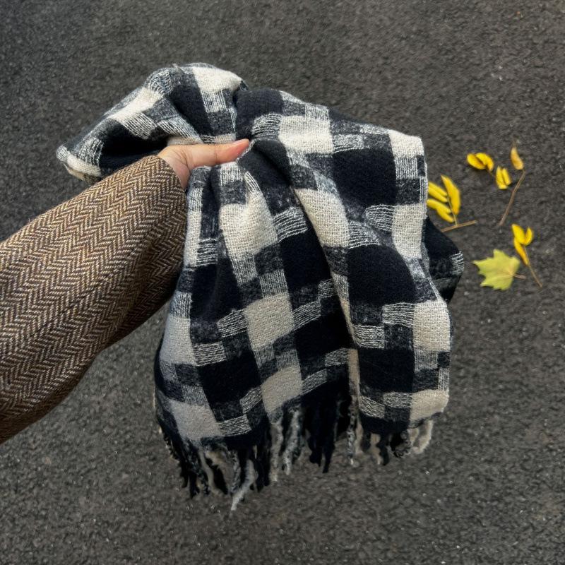 High-End Plaid Shawl for Women - 2025 Autumn/Winter Korean Style Thickened Imitation Cashmere Scarf