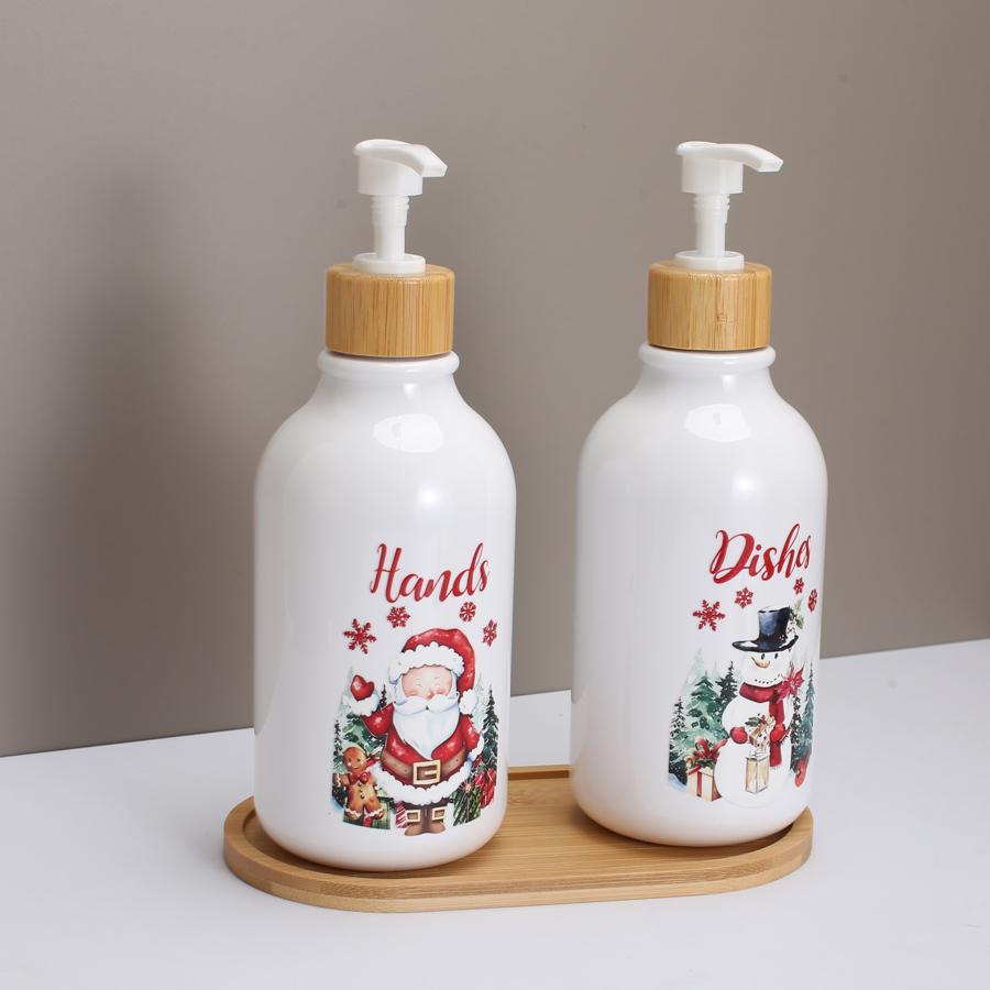 

Набір з 2 різдвяних дозаторів для мила з підставкою 16 унцій Акварельний Санта Сніговик Ялинки пластикові Дозатор з помпою Багаторазовий