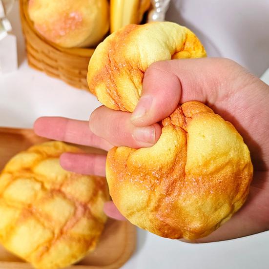 Simulated Pineapple Bun Squeeze Toy Stress Relief Fake Bread Fidget Toy Anxiety Reduction Soft Stretchy Sensory Stress Ball