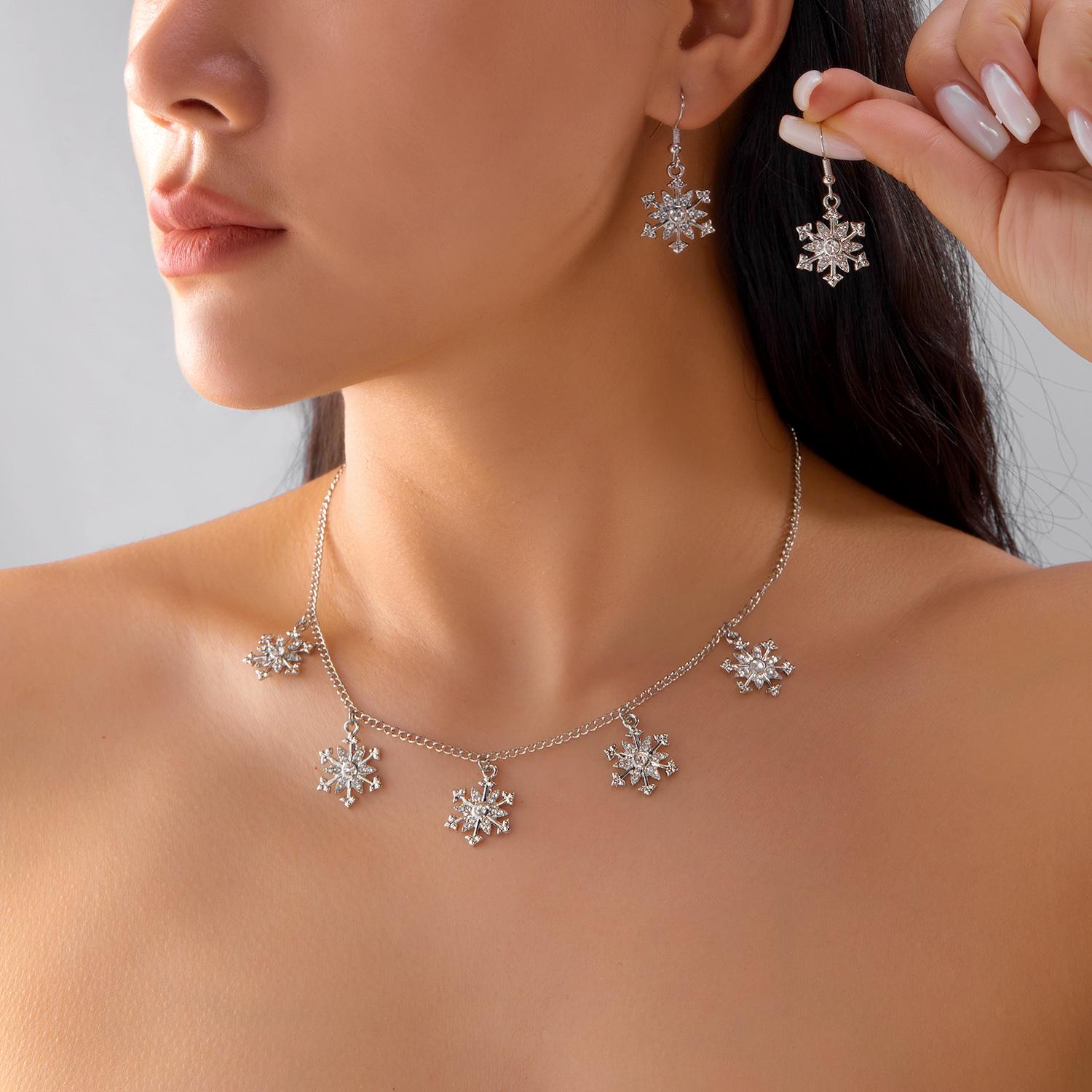

Fashion Christmas Snowflake Pendant Necklace Earrings Set For Women Crystal Zircon Pearl Dangle Piercing Earring Choker Jewelry
