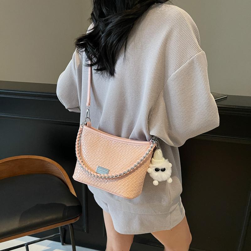 Super fire small bag women's spring and summer 2025 new niche design messenger bag women's popular bucket bag this year